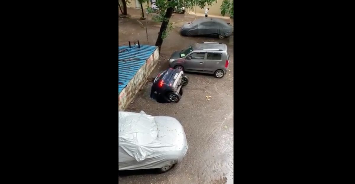 Noticia: Captan cómo un socavón se tragó una carro entero Captan cómo un socavón se tragó una carro entero