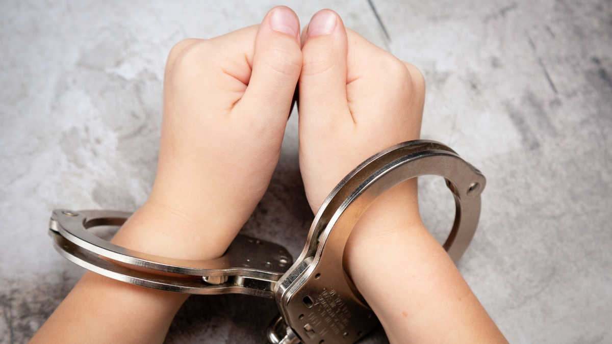 Noticia: Niño de 13 años asesinó y quemó a su hermano Niño de 13 años asesinó y quemó a su hermano