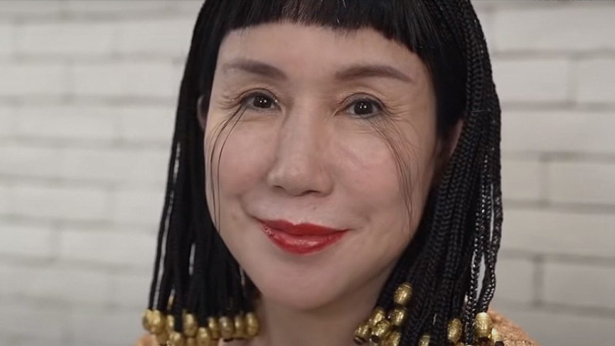 Noticia: Mujer con las pestañas más largas del mundo rompe su propio récord Mujer con las pestañas más largas del mundo rompe su propio récord