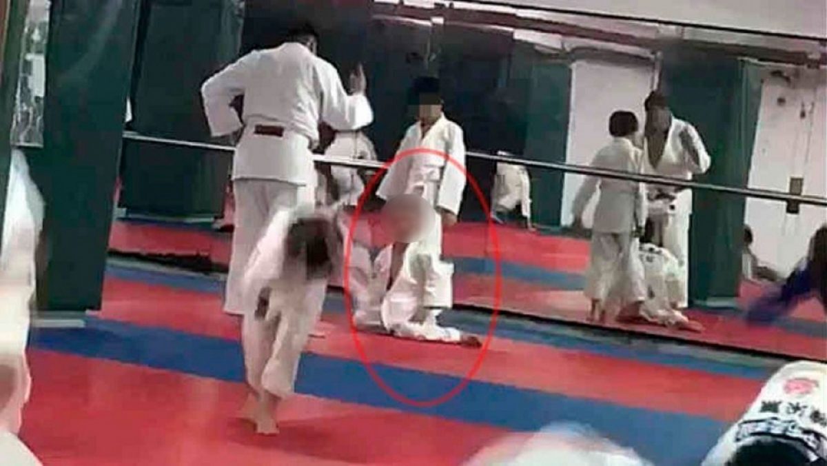 Noticia: Niño de 7 años muere tras ser duramente golpeado por su entrenador de judo Niño de 7 años muere tras ser duramente golpeado por su entrenador de judo