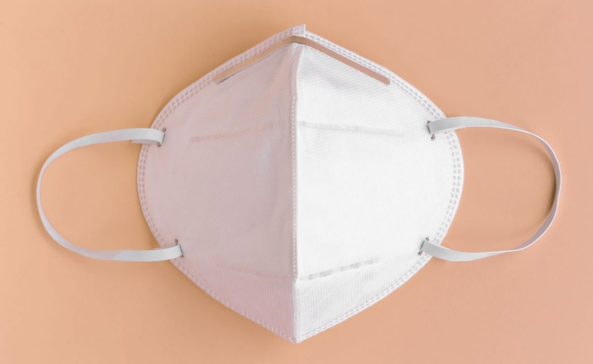 Noticia: Crearon un vestido de novia con 1.500 mascarillas recicladas Crearon un vestido de novia con 1.500 mascarillas recicladas