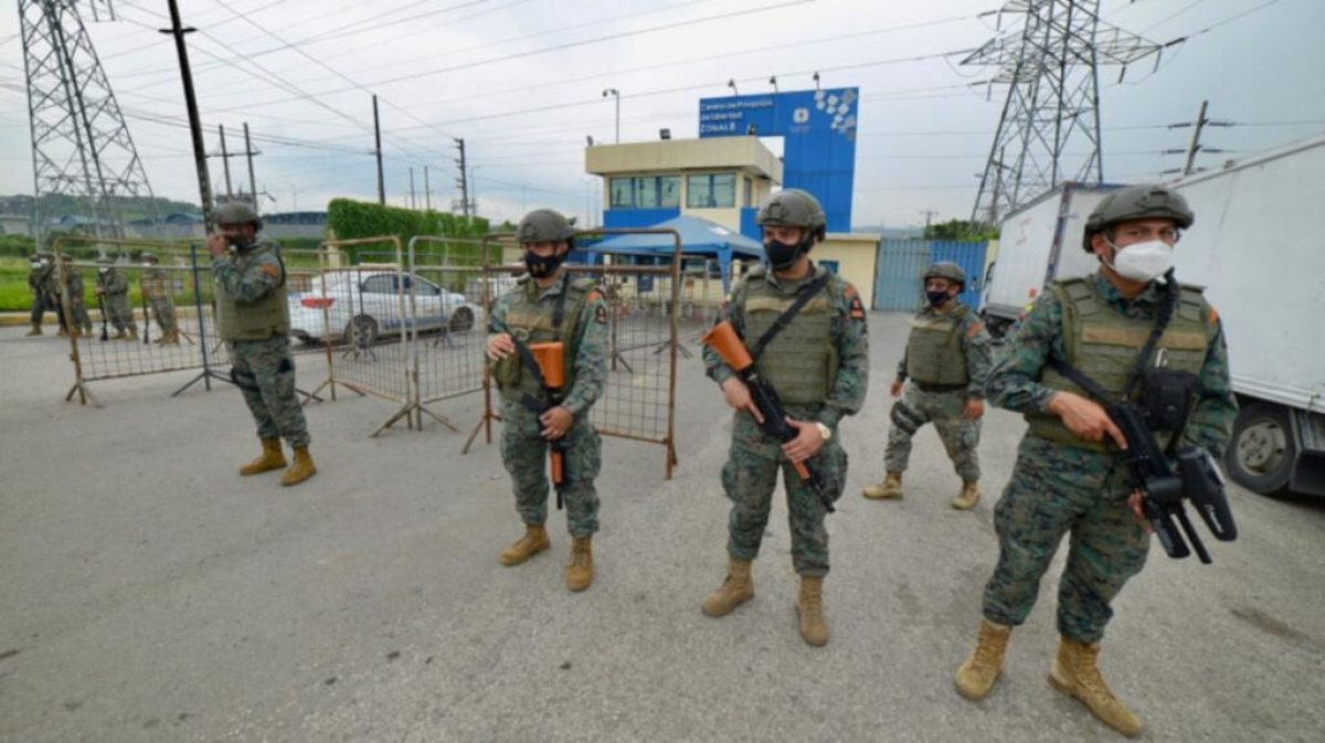 Noticia: Fuertes explosiones se registran en la Penitenciaría de Guayaquil Fuertes explosiones se registran en la Penitenciaría de Guayaquil