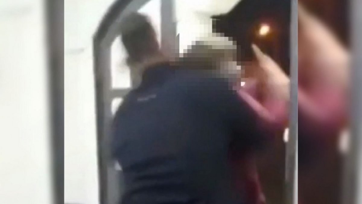 Noticia: Mujer llega a una comisaría a denunciar y los policías la terminan sacando a empujones Mujer llega a una comisaría a denunciar y los policías la terminan sacando a empujones