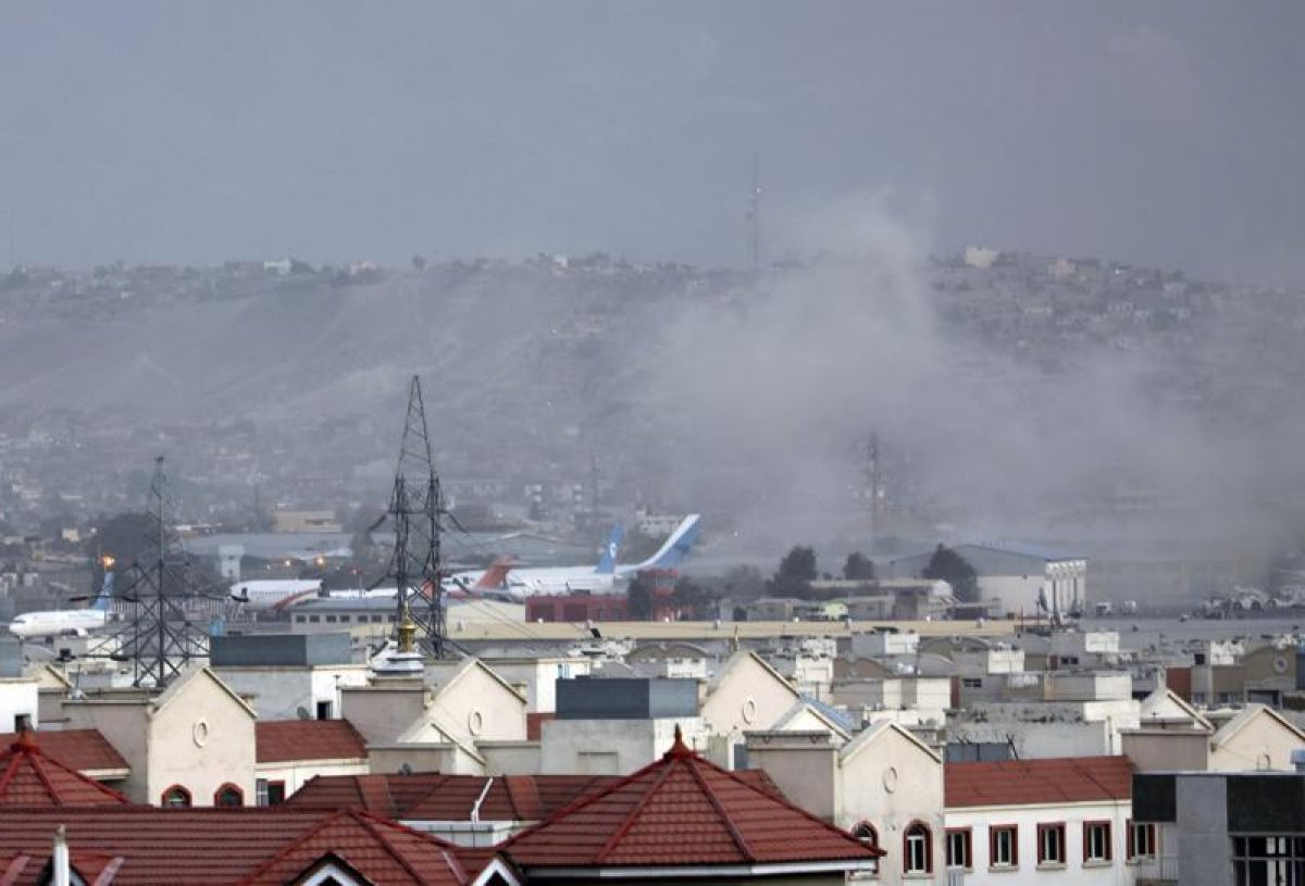 Noticia: El Pentágono confirma "víctimas" en explosión cerca del aeropuerto de Kabul El Pentágono confirma "víctimas" en explosión cerca del aeropuerto de Kabul