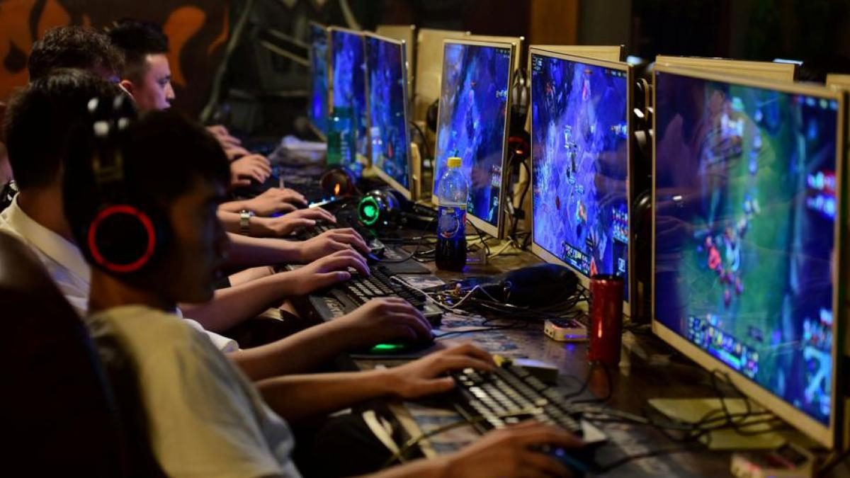 Noticia: China prohíbe que menores dediquen más de tres horas semanales a los videojuegos online China prohíbe que menores dediquen más de tres horas semanales a los videojuegos online