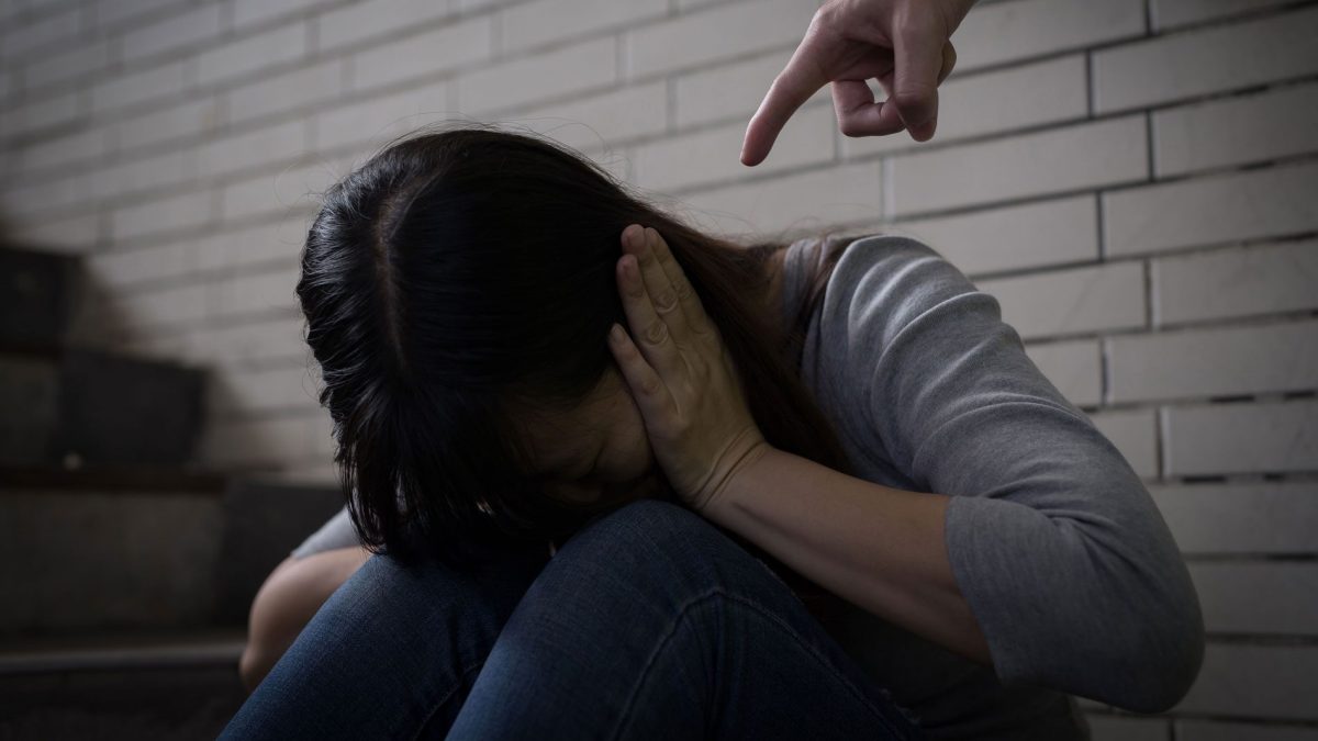 Noticia: Hombre fue denunciado por rociar alcohol y prender fuego al rostro de su pareja Hombre fue denunciado por rociar alcohol y prender fuego al rostro de su pareja
