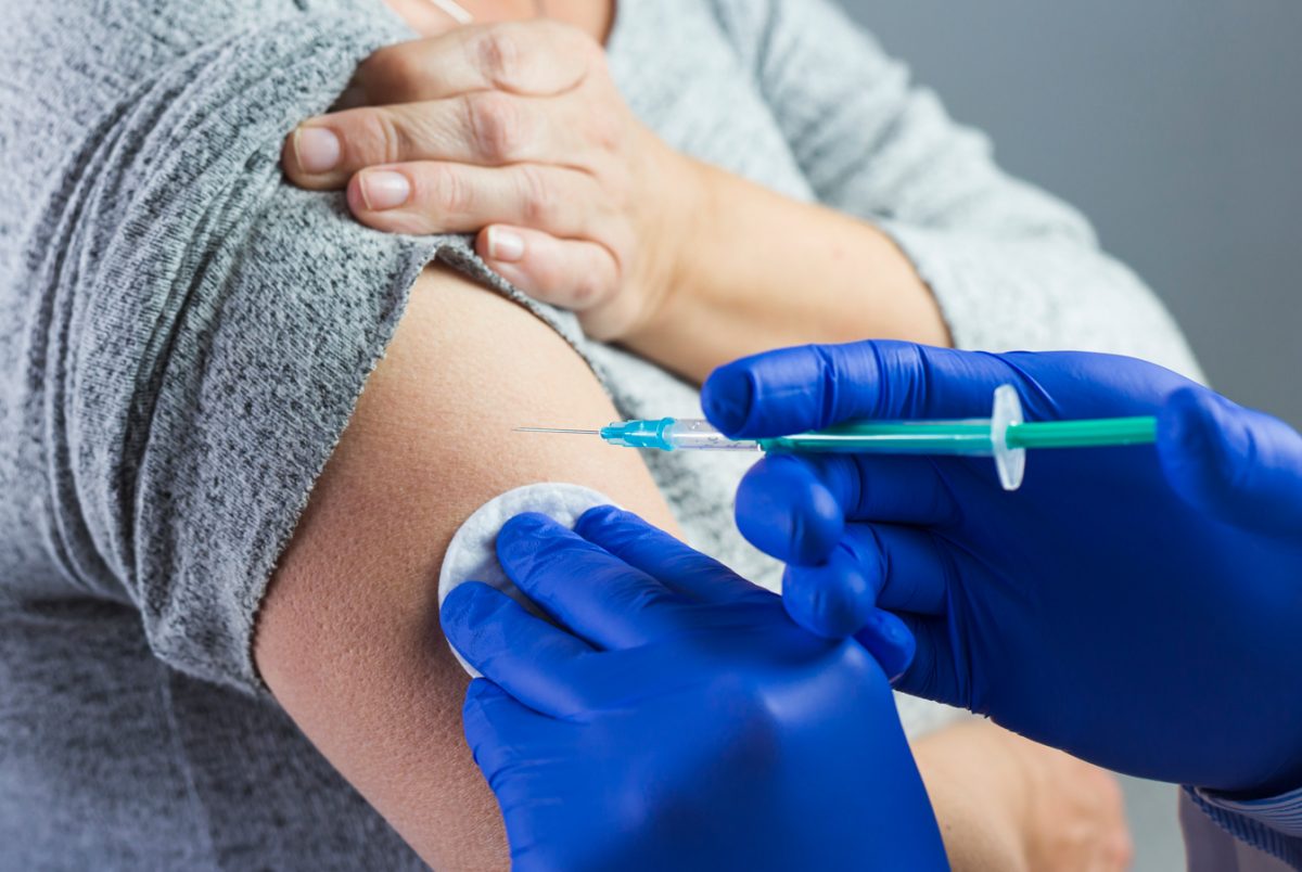 Noticia: Reino Unido, primer país que aprueba la vacuna adaptada a Ómicron Reino Unido, primer país que aprueba la vacuna adaptada a Ómicron