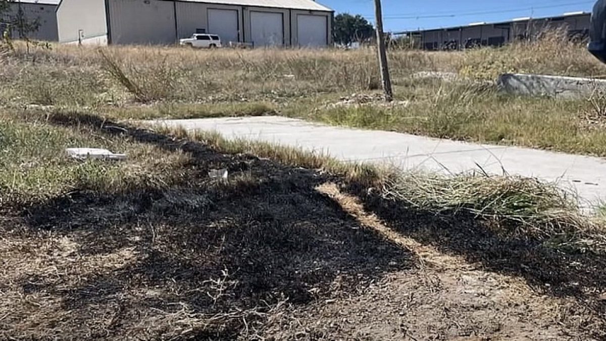 Noticia: Hallan cadáveres de un niño, una mujer y un hombre desmembrados y quemados Hallan cadáveres de un niño, una mujer y un hombre desmembrados y quemados