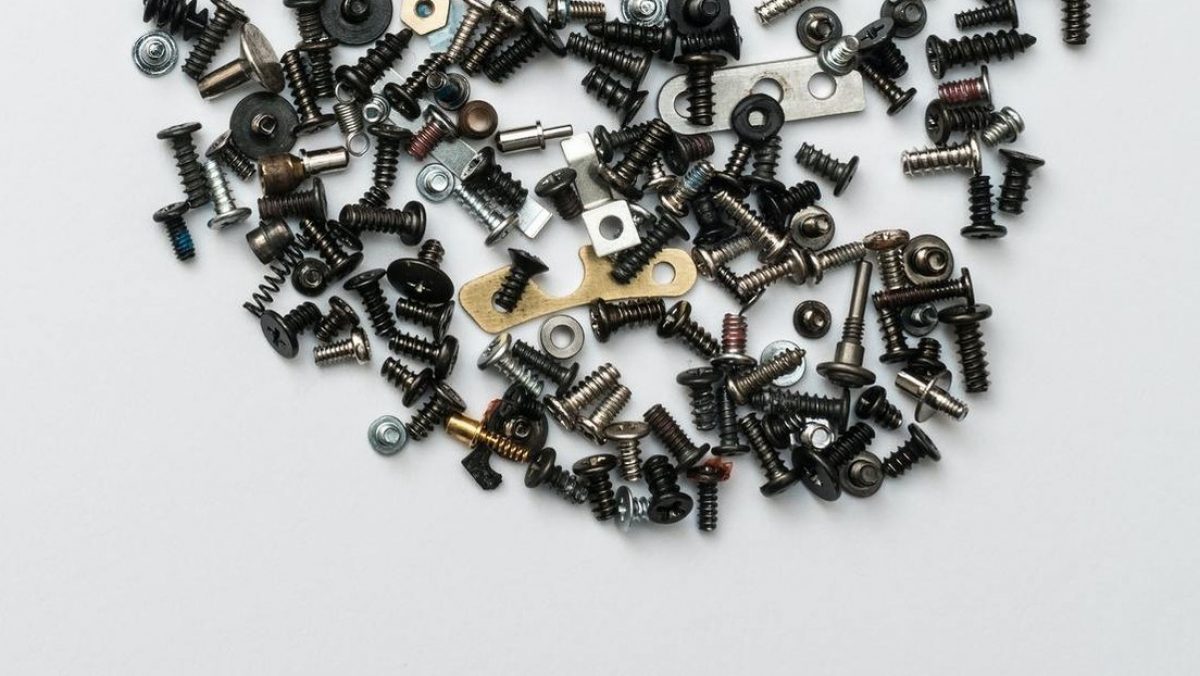 Noticia: Extraen más de un kilo de clavos y tornillos del estómago de un hombre Extraen más de un kilo de clavos y tornillos del estómago de un hombre