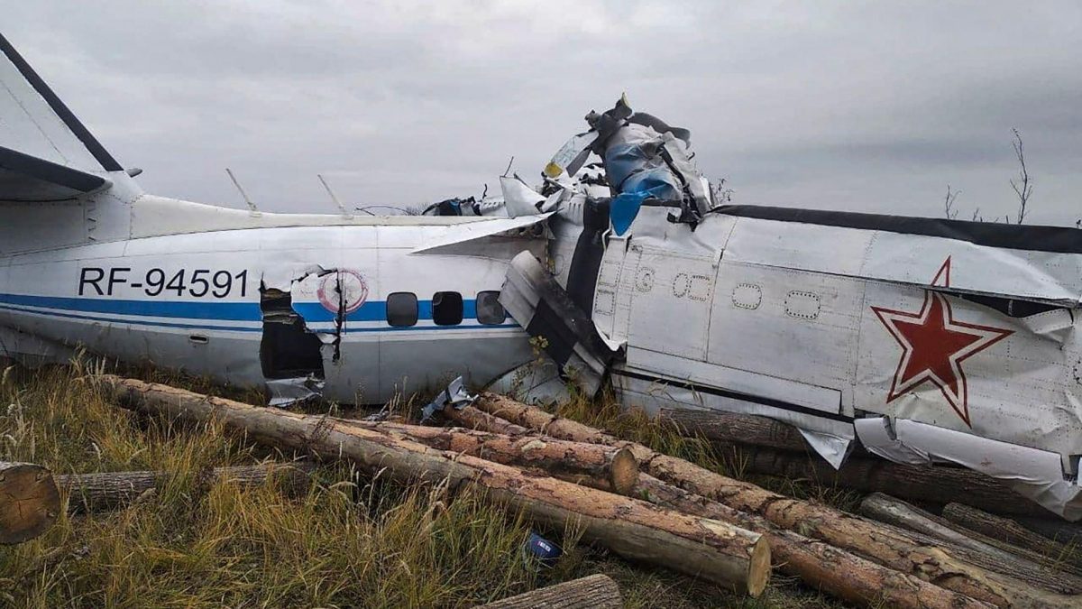 Noticia: 15 muertos al estrellarse un avión en Rusia 15 muertos al estrellarse un avión en Rusia