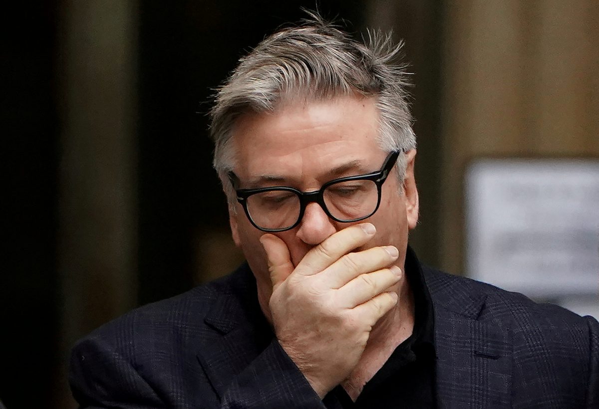 Noticia: Imágenes de un angustiado Alec Baldwin tras matar accidentalmente a una mujer Imágenes de un angustiado Alec Baldwin tras matar accidentalmente a una mujer