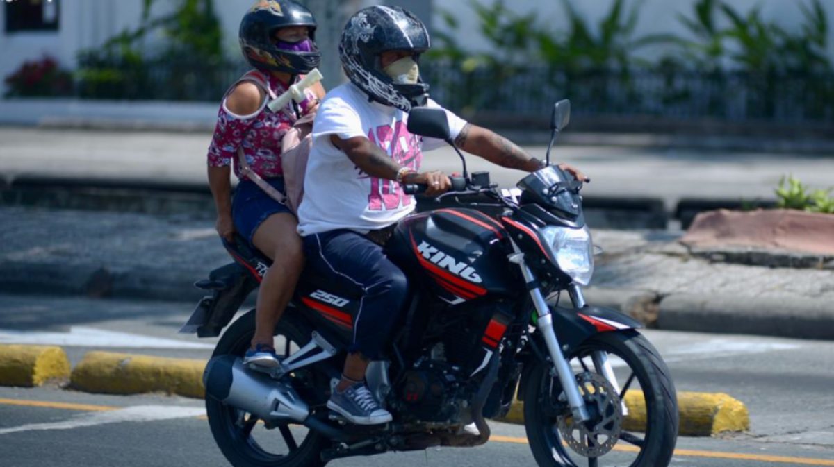 Noticia: COE de Guayaquil recomienda prohibición de dos personas en moto COE de Guayaquil recomienda prohibición de dos personas en moto