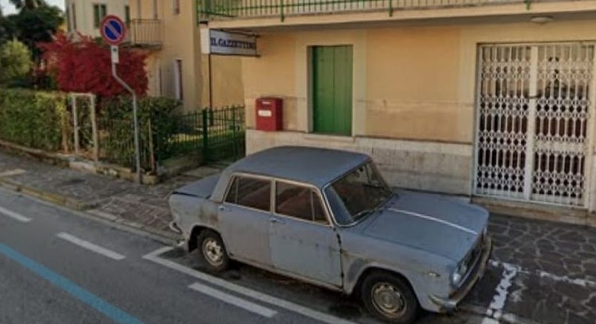 Noticia: Retiran un carro que llevaba 47 años estacionado en el mismo lugar Retiran un carro que llevaba 47 años estacionado en el mismo lugar