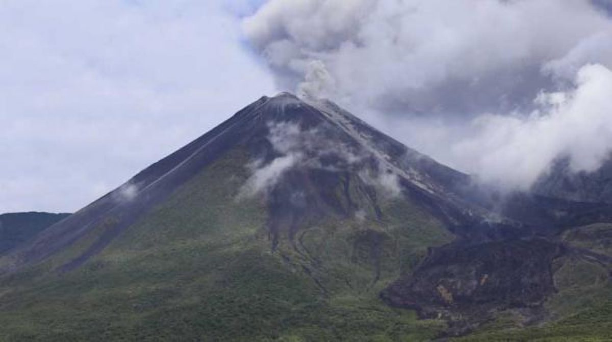 Noticia: Alerta de caída de ceniza del volcán Reventador Alerta de caída de ceniza del volcán Reventador
