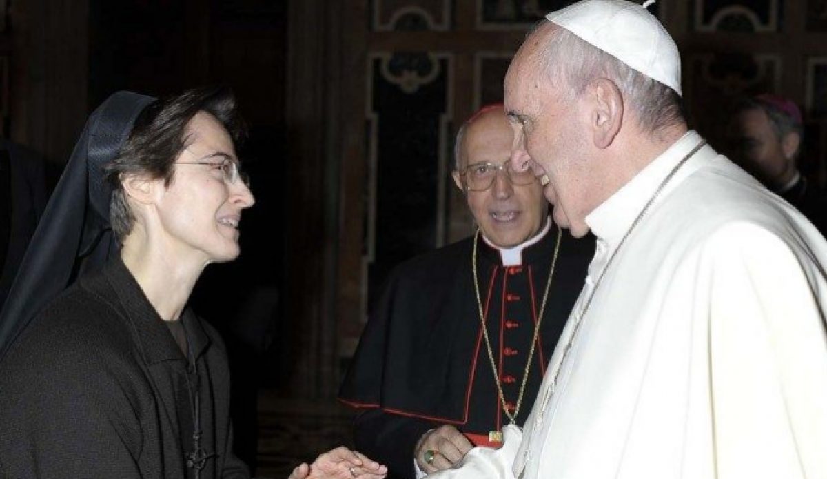 Noticia: Papa nombra por primera vez a una mujer para dirigir Secretaría en el Vaticano Papa nombra por primera vez a una mujer para dirigir Secretaría en el Vaticano