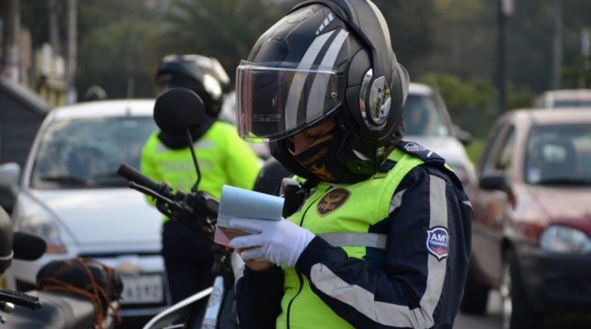 Noticia: Desde hoy se aplican multas por infringir el Pico y Placa en Quito Desde hoy se aplican multas por infringir el Pico y Placa en Quito