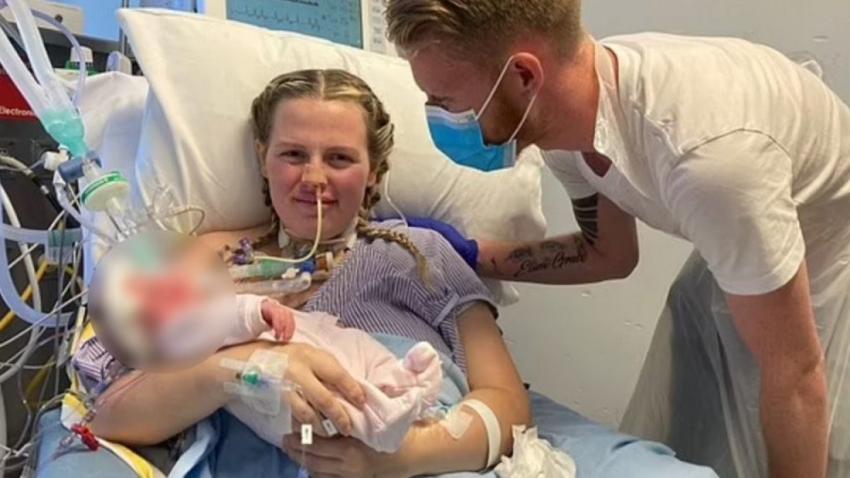 Noticia: Despertó del coma para conocer a su hija a la que había dado a luz hace un mes Despertó del coma para conocer a su hija a la que había dado a luz hace un mes