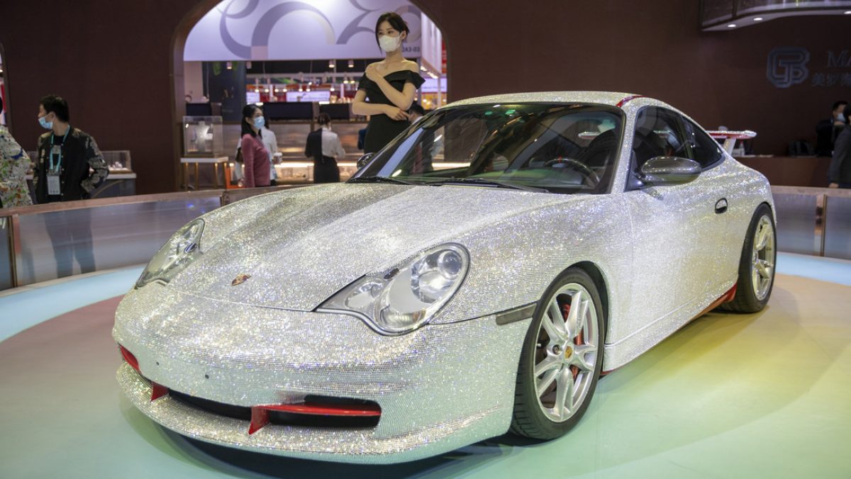Noticia: Así luce un Porsche cubierto con 400.000 piedras preciosas incrustadas a mano Así luce un Porsche cubierto con 400.000 piedras preciosas incrustadas a mano