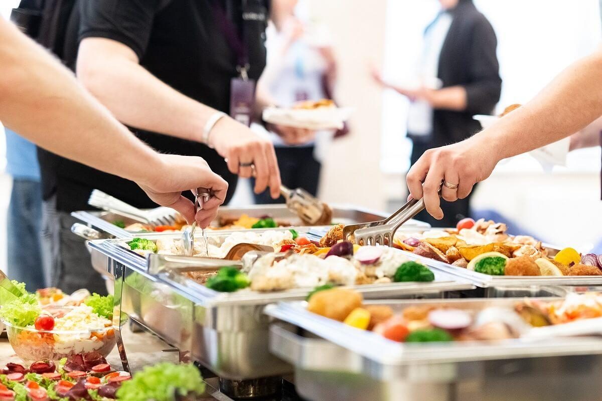 Noticia: Le prohibieron la entrada en el buffet libre por comer demasiado Le prohibieron la entrada en el buffet libre por comer demasiado