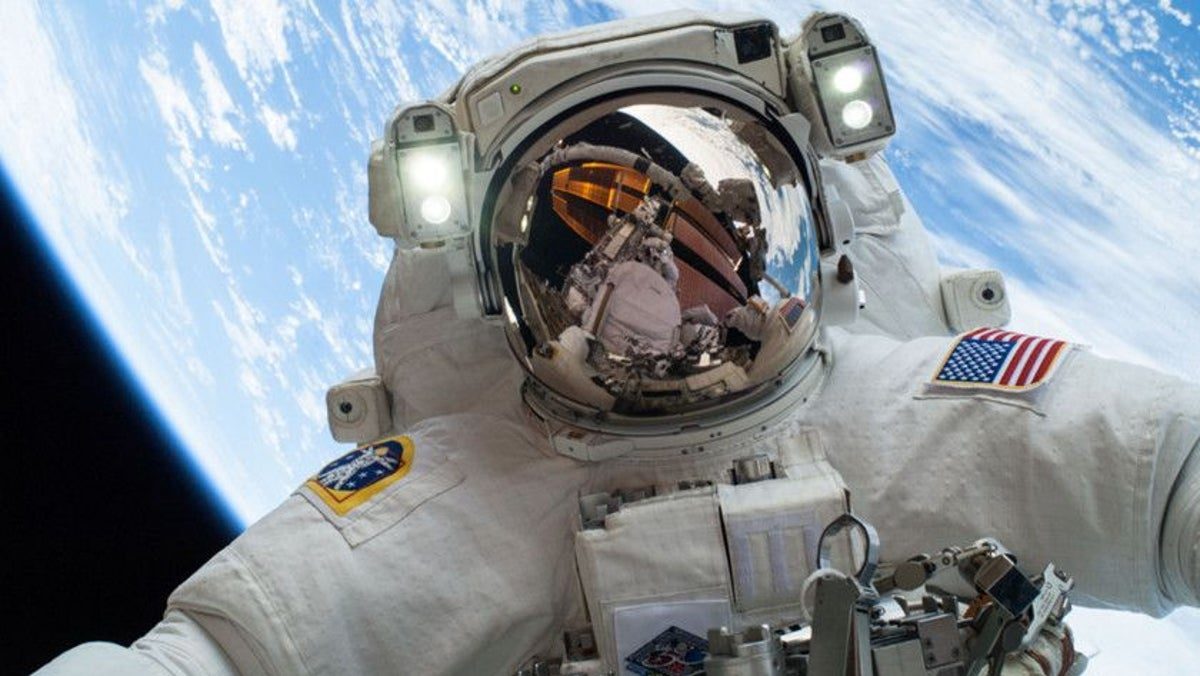 Noticia: Un exastronauta de la NASA explica cómo serán las caminatas espaciales de los primeros turistas Un exastronauta de la NASA explica cómo serán las caminatas espaciales de los primeros turistas