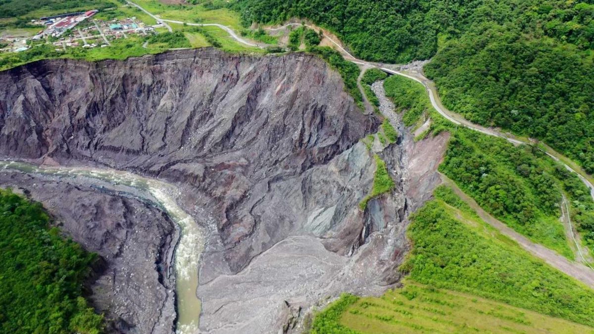 Noticia: Erosión en el río Coca provoca suspensión en bombeo de crudo y cierre de vía Erosión en el río Coca provoca suspensión en bombeo de crudo y cierre de vía