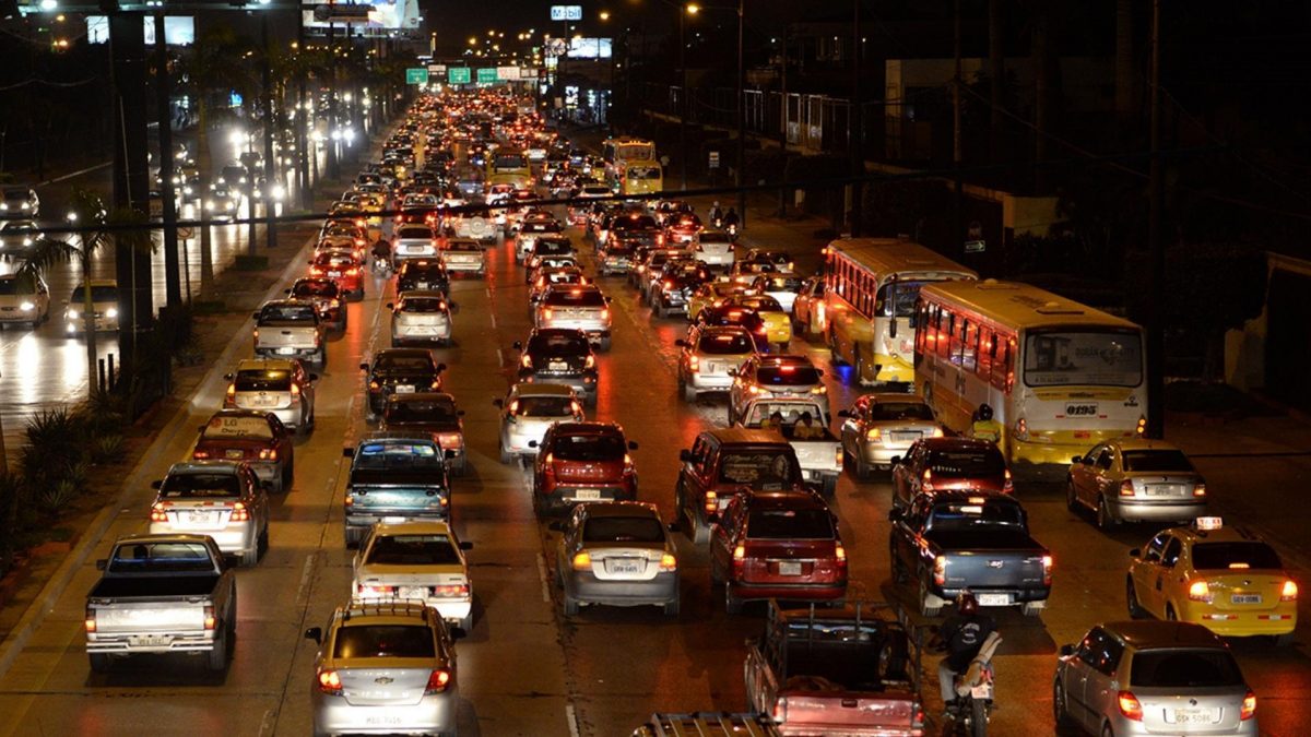 Noticia: Guayaquil descarta la restricción vehicular nocturna en medio de rebrote por Covid-19 Guayaquil descarta la restricción vehicular nocturna en medio de rebrote por Covid-19
