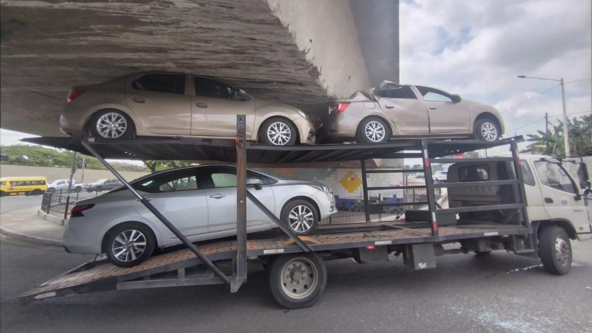 Noticia: Guayaquil: Grúa que transportaba vehículos se impactó contra estructura de paso elevado Guayaquil: Grúa que transportaba vehículos se impactó contra estructura de paso elevado