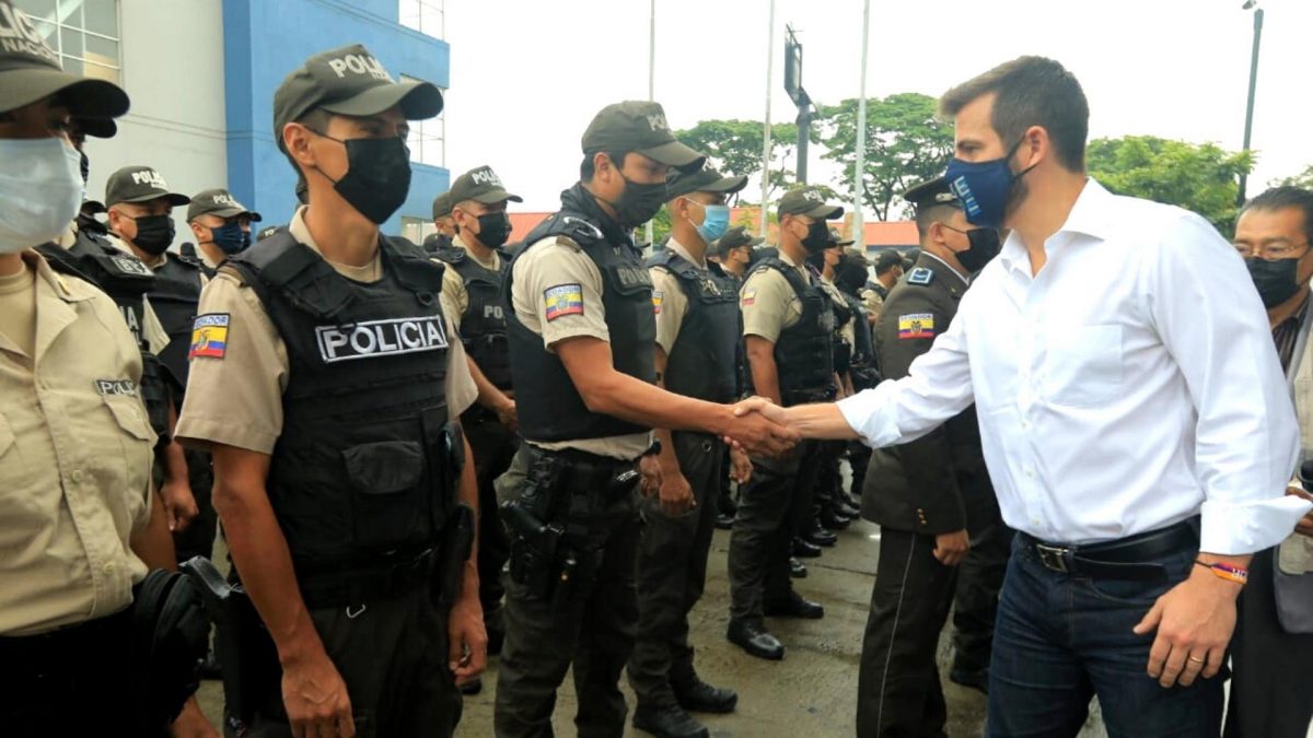 Noticia: Guayaquil: Primeros 570 policías de los 1.100 ofrecidos llegaron para combatir la inseguridad Guayaquil: Primeros 570 policías de los 1.100 ofrecidos llegaron para combatir la inseguridad