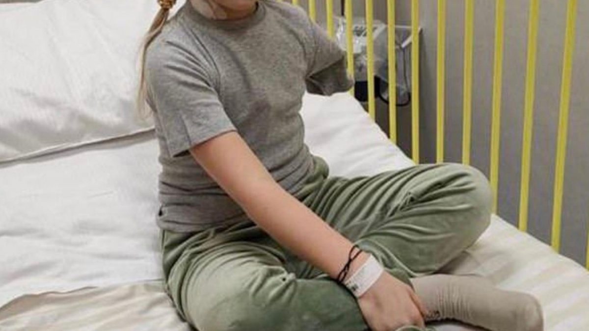 Noticia: “No sé por qué los rusos me dispararon”: El relato de una niña ucraniana que le amputaron su brazo y perdió a su padre “No sé por qué los rusos me dispararon”: El relato de una niña ucraniana que le amputaron su brazo y perdió a su padre