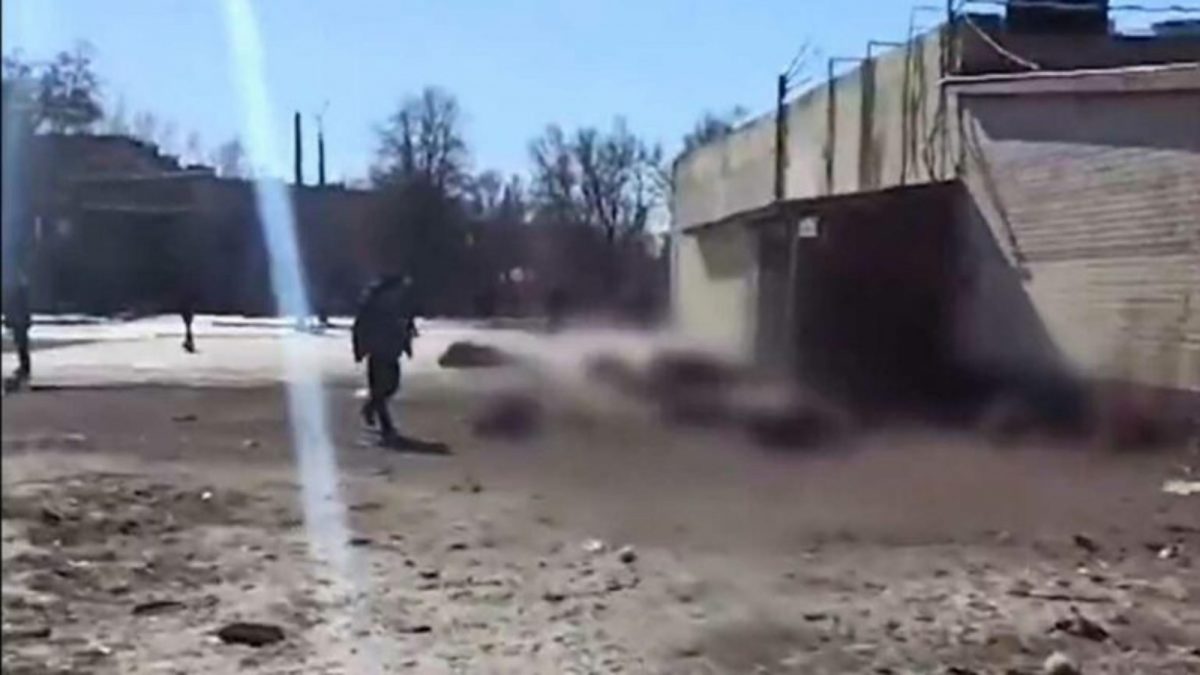 Noticia: Guerra en Ucrania: ataque ruso deja 10 muertos mientras hacían fila para comprar pan Guerra en Ucrania: ataque ruso deja 10 muertos mientras hacían fila para comprar pan