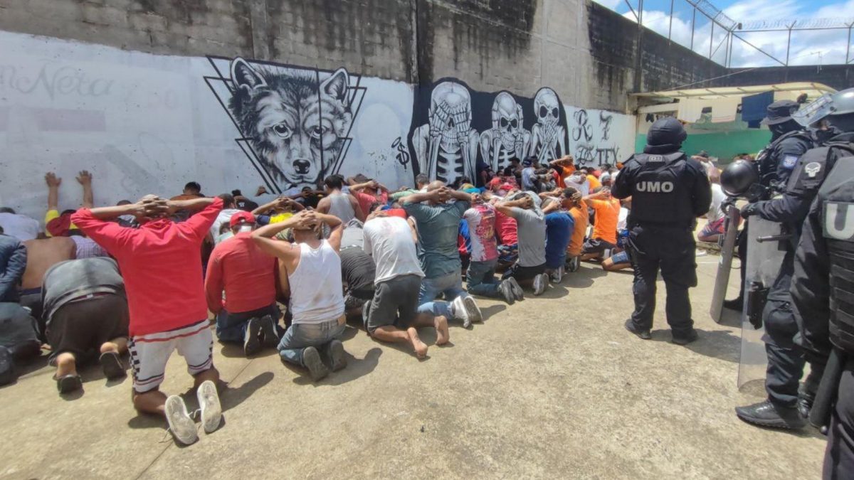 Noticia: Masacre en cárcel de Santo Domingo deja al menos 43 muertos tras motín Masacre en cárcel de Santo Domingo deja al menos 43 muertos tras motín
