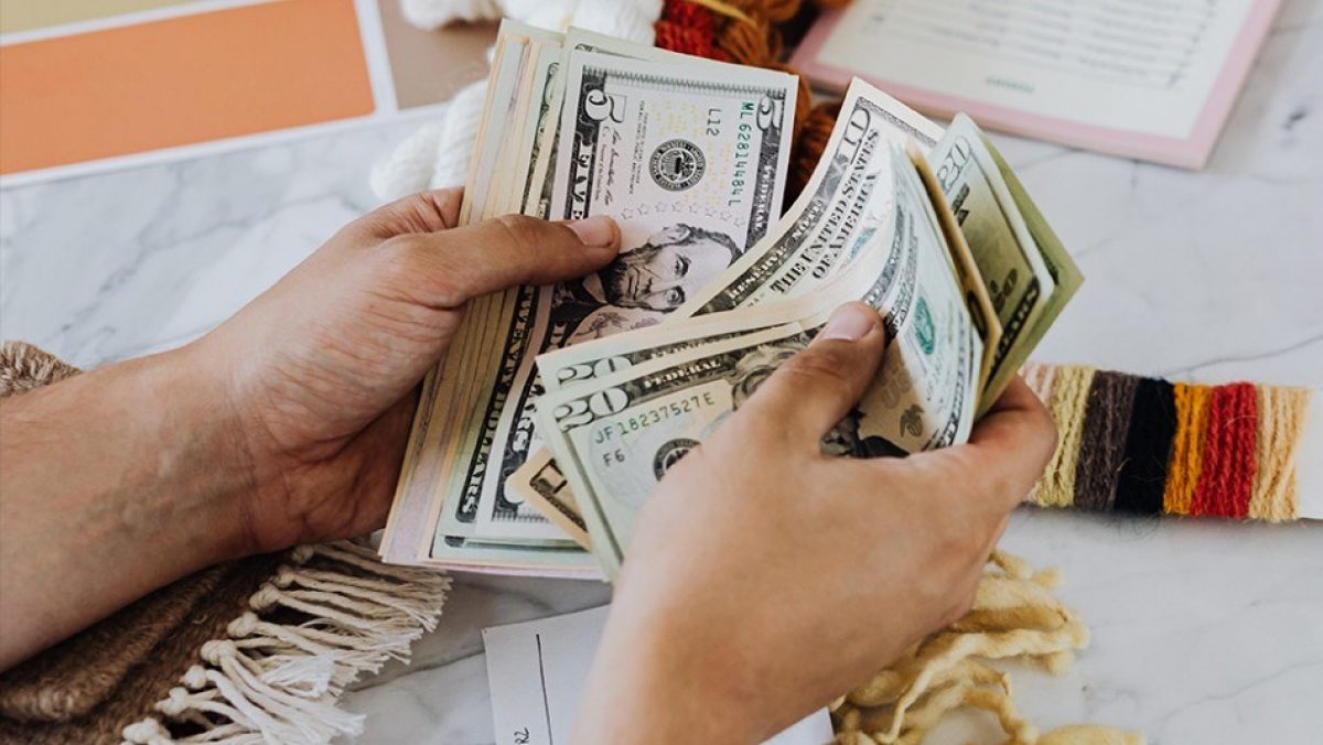 Noticia: Le dieron 190 mil dólares de sueldo por error y desapareció con el dinero Le dieron 190 mil dólares de sueldo por error y desapareció con el dinero