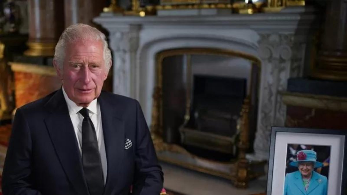 Noticia: Carlos III se dirige a la nación en su primer discurso como rey de Inglaterra Carlos III se dirige a la nación en su primer discurso como rey de Inglaterra
