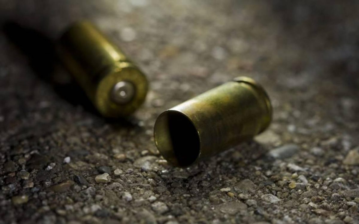 Noticia: Niña de 10 años disparó a una mujer que peleaba con su mamá Niña de 10 años disparó a una mujer que peleaba con su mamá