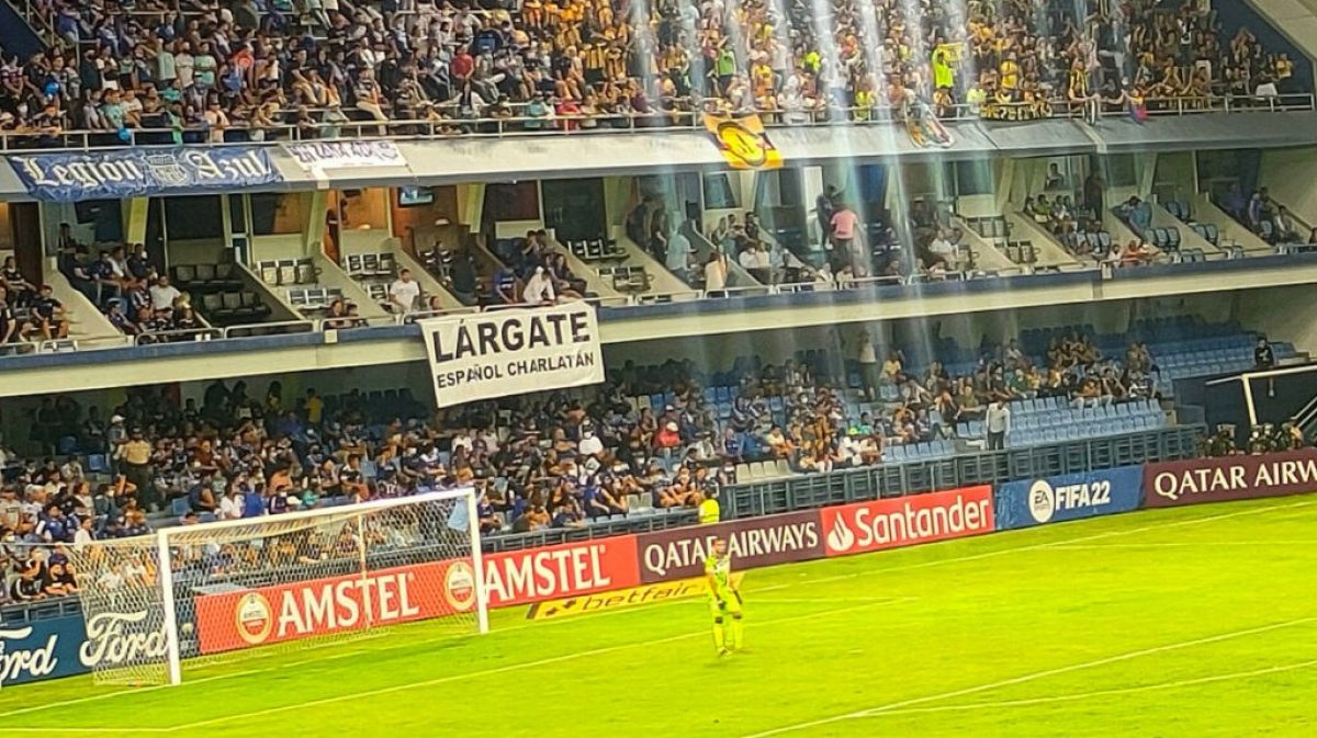 Noticia: Emelec es multado por una pancarta contra el técnico Ismael Rescalvo Emelec es multado por una pancarta contra el técnico Ismael Rescalvo