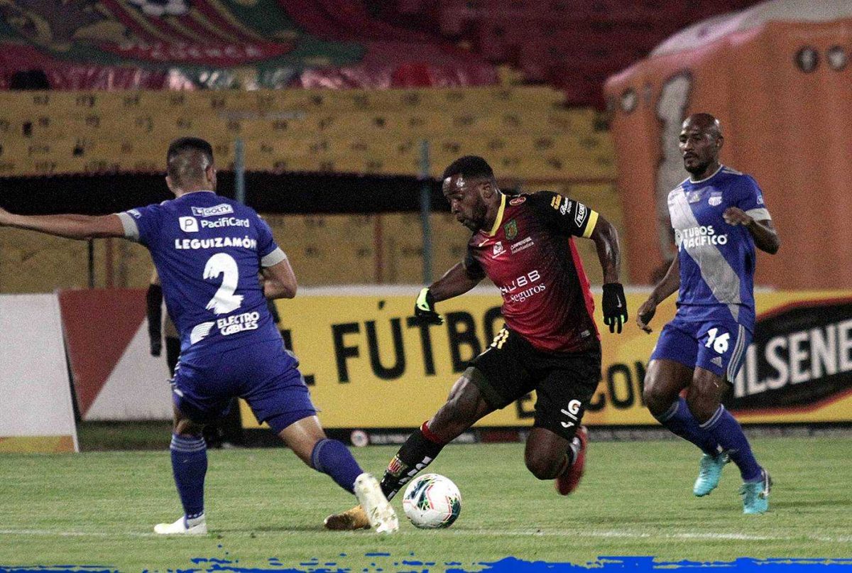 Noticia: VIDEO | Emelec cayó 2x1 en Cuenca y complica su llegada a la final VIDEO | Emelec cayó 2x1 en Cuenca y complica su llegada a la final