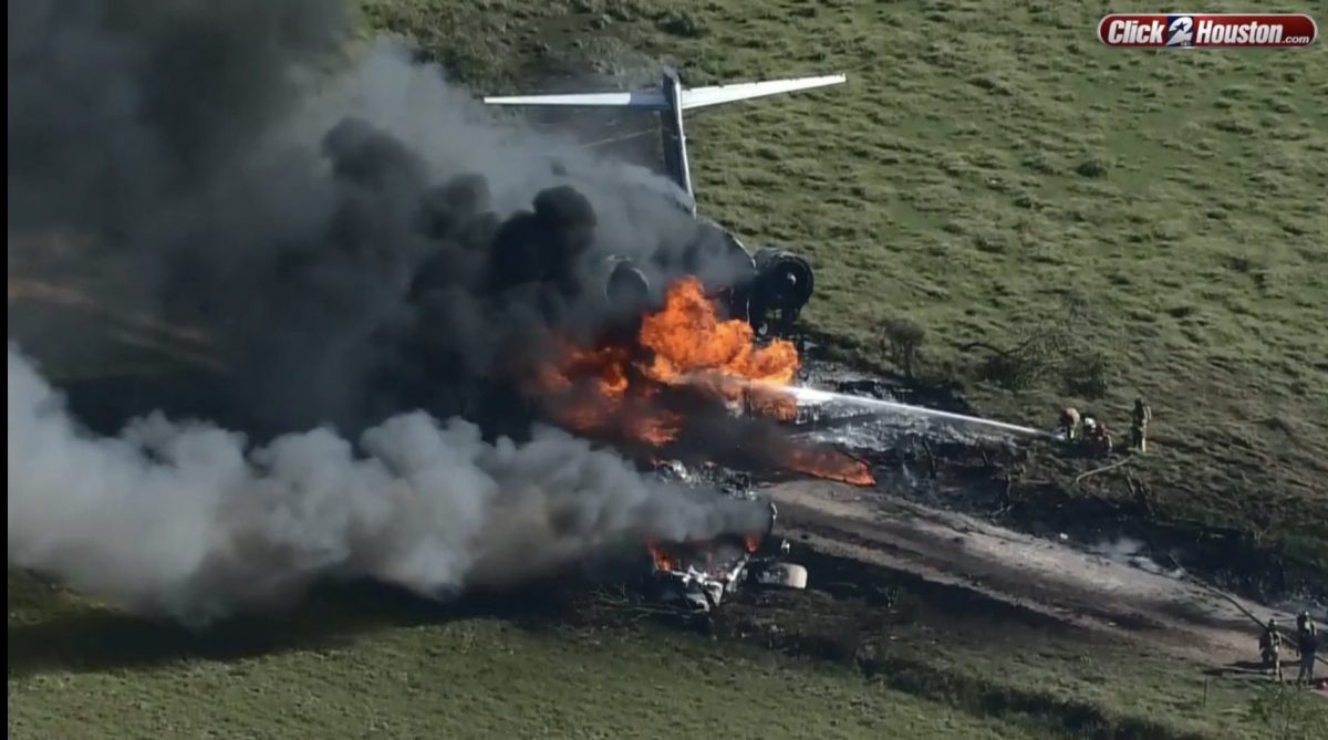 Noticia: Se estrelló un avión con 21 personas a bordo en Texas, Estados Unidos Se estrelló un avión con 21 personas a bordo en Texas, Estados Unidos