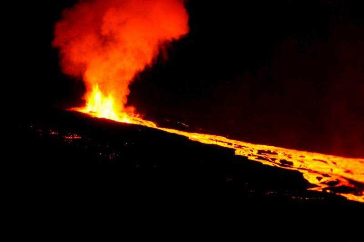 Noticia: Científicos lograron predecir erupción de volcán en Galápagos cinco meses antes de producirse Científicos lograron predecir erupción de volcán en Galápagos cinco meses antes de producirse
