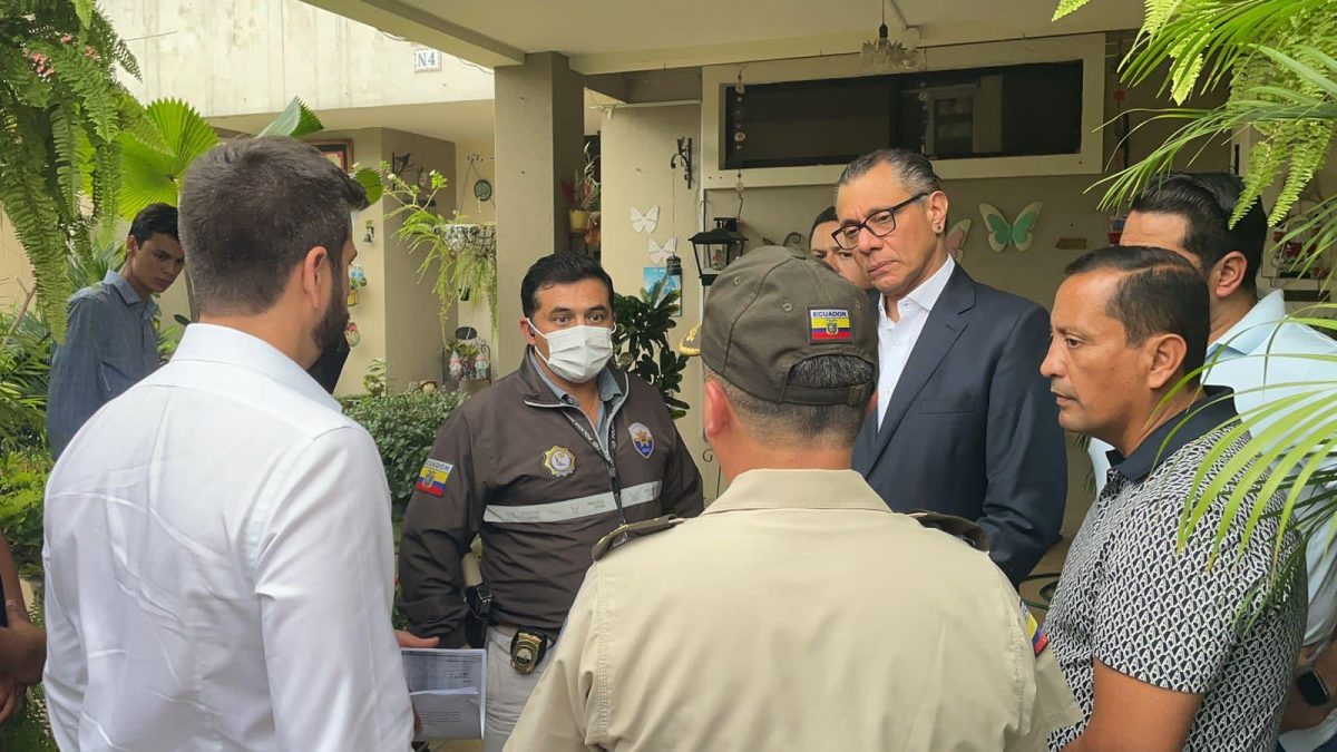Noticia: Jorge Glas se entregó a la Policía y regresará a la cárcel de Latacunga Jorge Glas se entregó a la Policía y regresará a la cárcel de Latacunga