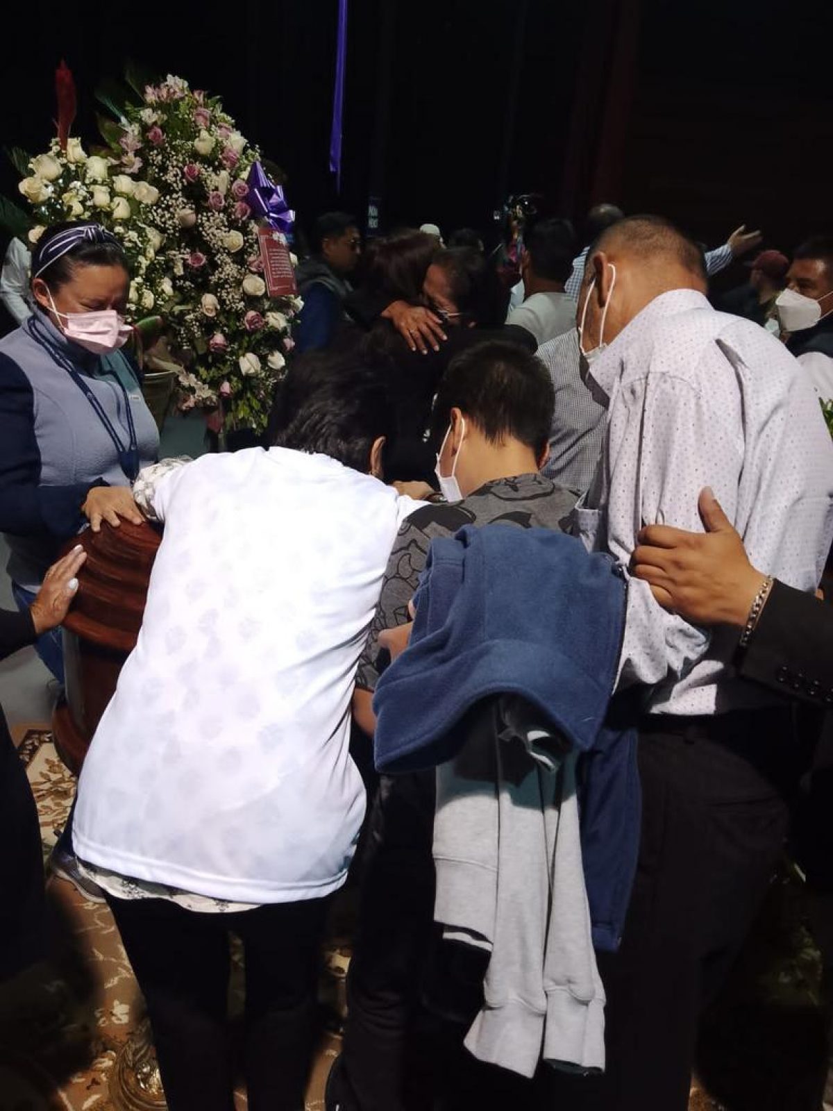Noticia: "Vivas nos queremos": así fue la velación de los restos de María Belén Bernal "Vivas nos queremos": así fue la velación de los restos de María Belén Bernal