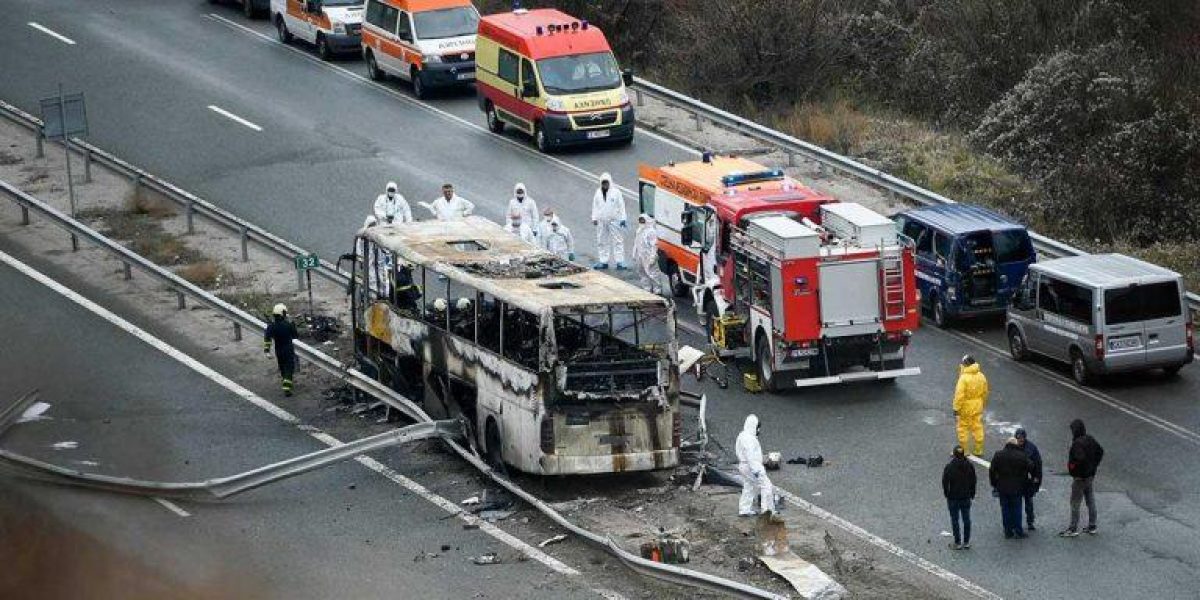 Noticia: Autobús se incendia en Bulgaria y deja 45 muertos entre niños y adultos Autobús se incendia en Bulgaria y deja 45 muertos entre niños y adultos