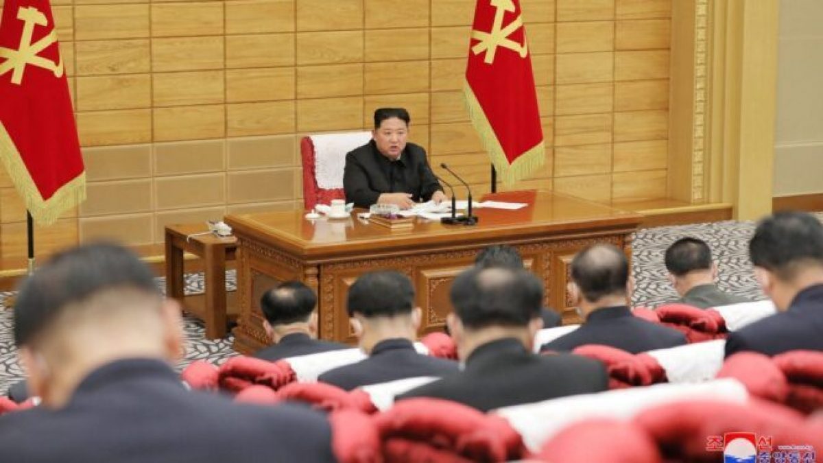 Noticia: Corea del Norte asegura que su ola de covid-19 se originó junto frontera con el Sur Corea del Norte asegura que su ola de covid-19 se originó junto frontera con el Sur