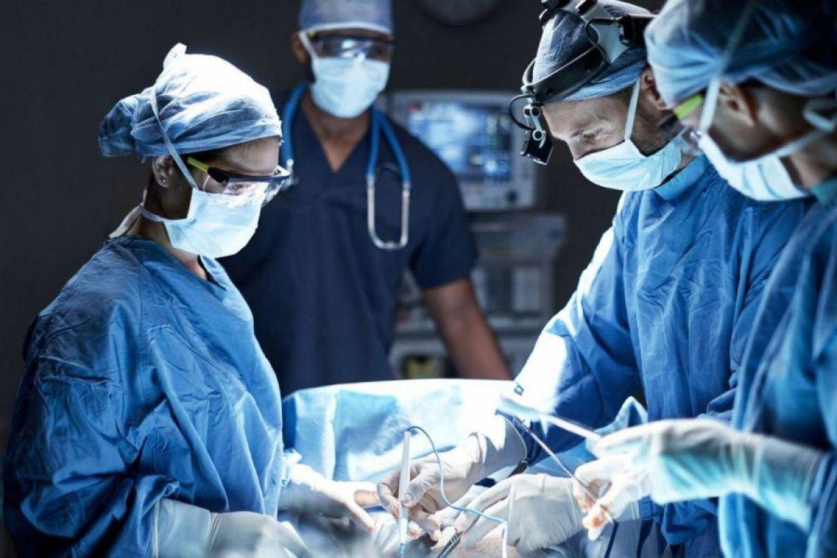 Noticia: Mujer va al médico por fuertes dolores abdominales y descubren que tenía unas tijeras en la vesícula Mujer va al médico por fuertes dolores abdominales y descubren que tenía unas tijeras en la vesícula