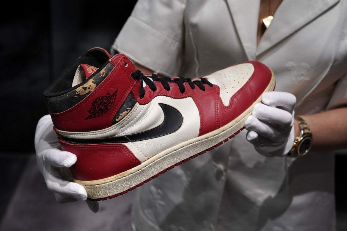 Noticia: Subastan por un precio récord las primeras zapatillas de Michael Jordan en la NBA Subastan por un precio récord las primeras zapatillas de Michael Jordan en la NBA