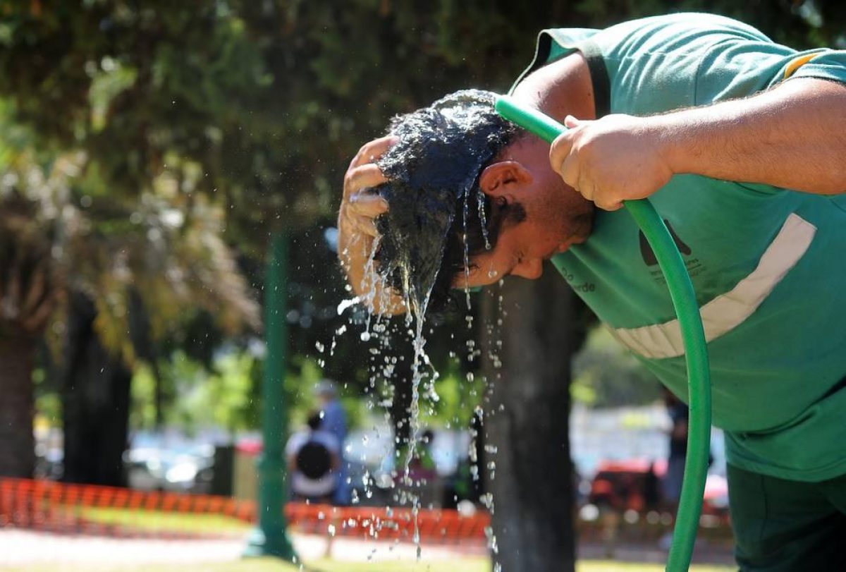 Noticia: Ola de calor histórica en Argentina vuelve a generar apagones masivos Ola de calor histórica en Argentina vuelve a generar apagones masivos