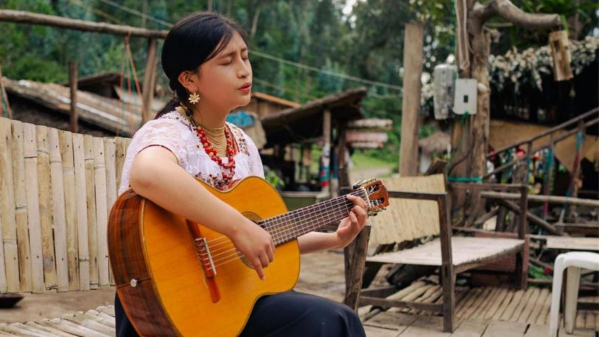 Noticia: Ñusta Picuasi: La otavaleña que traduce canciones al kichwa busca una oportunidad en las redes sociales Ñusta Picuasi: La otavaleña que traduce canciones al kichwa busca una oportunidad en las redes sociales