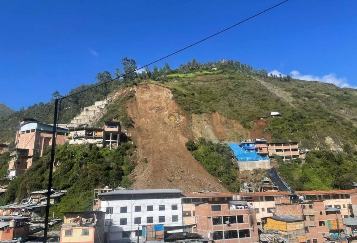 Noticia: Un deslizamiento de tierra en Perú deja desaparecidos y viviendas sepultadas Un deslizamiento de tierra en Perú deja desaparecidos y viviendas sepultadas