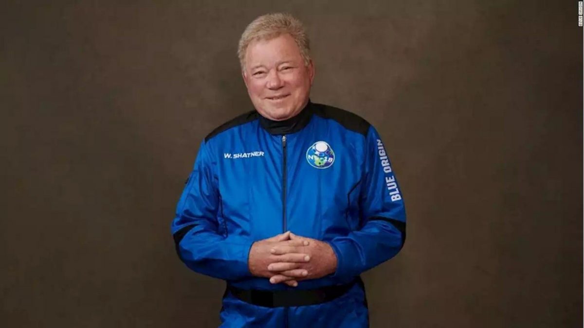 Noticia: El capitán Kirk de "Star Trek" cumplió a los 90 años su sueño de ir al espacio El capitán Kirk de "Star Trek" cumplió a los 90 años su sueño de ir al espacio