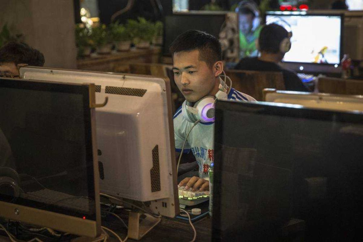 Noticia: China controlará más los comentarios de Internet con su nuevo borrador de ley China controlará más los comentarios de Internet con su nuevo borrador de ley