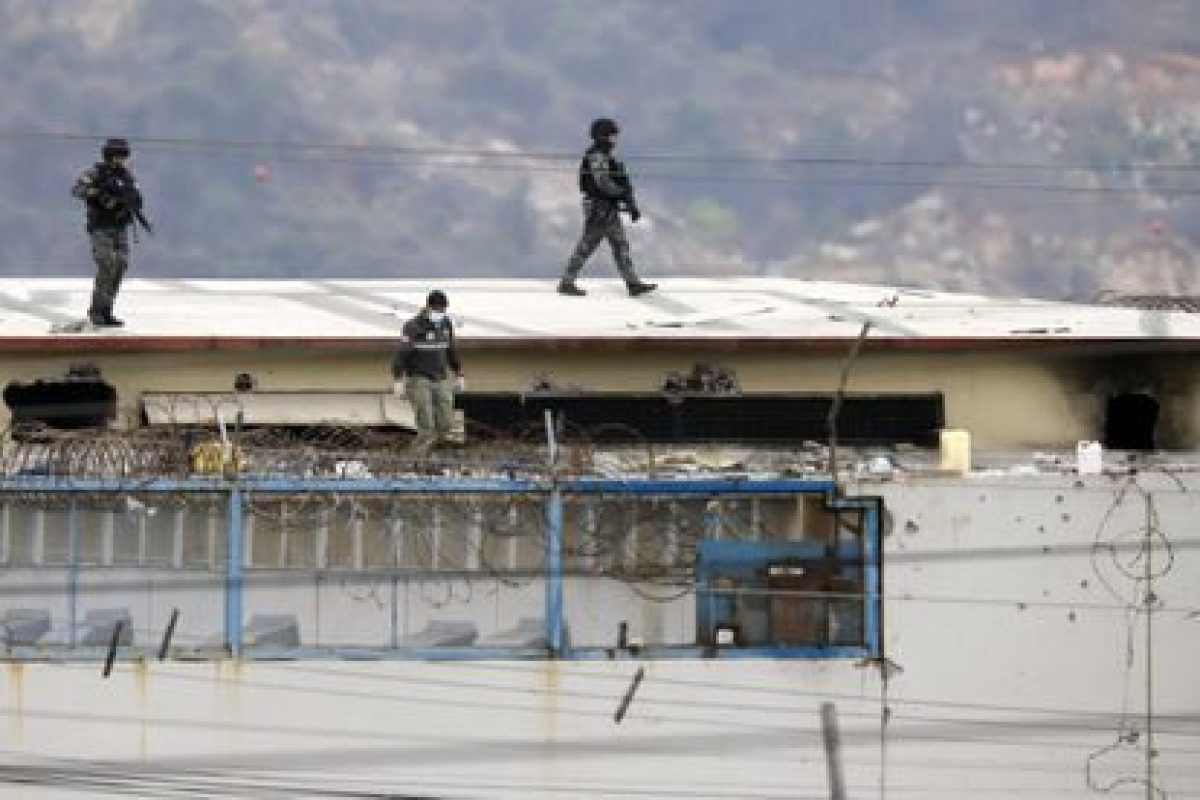 Noticia: Reportan nuevos enfrentamientos en la Penitenciaría del Litoral Reportan nuevos enfrentamientos en la Penitenciaría del Litoral
